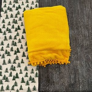 LOMAO Flannel Blanket with pompoms 60 x 80